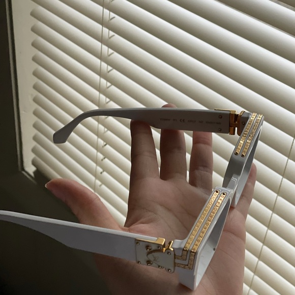 Louis Vuitton Glasses - Picture 3 of 5